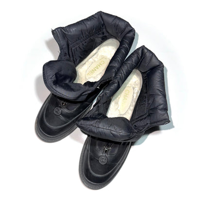 Chanel "interlocking C" leather snowboots
